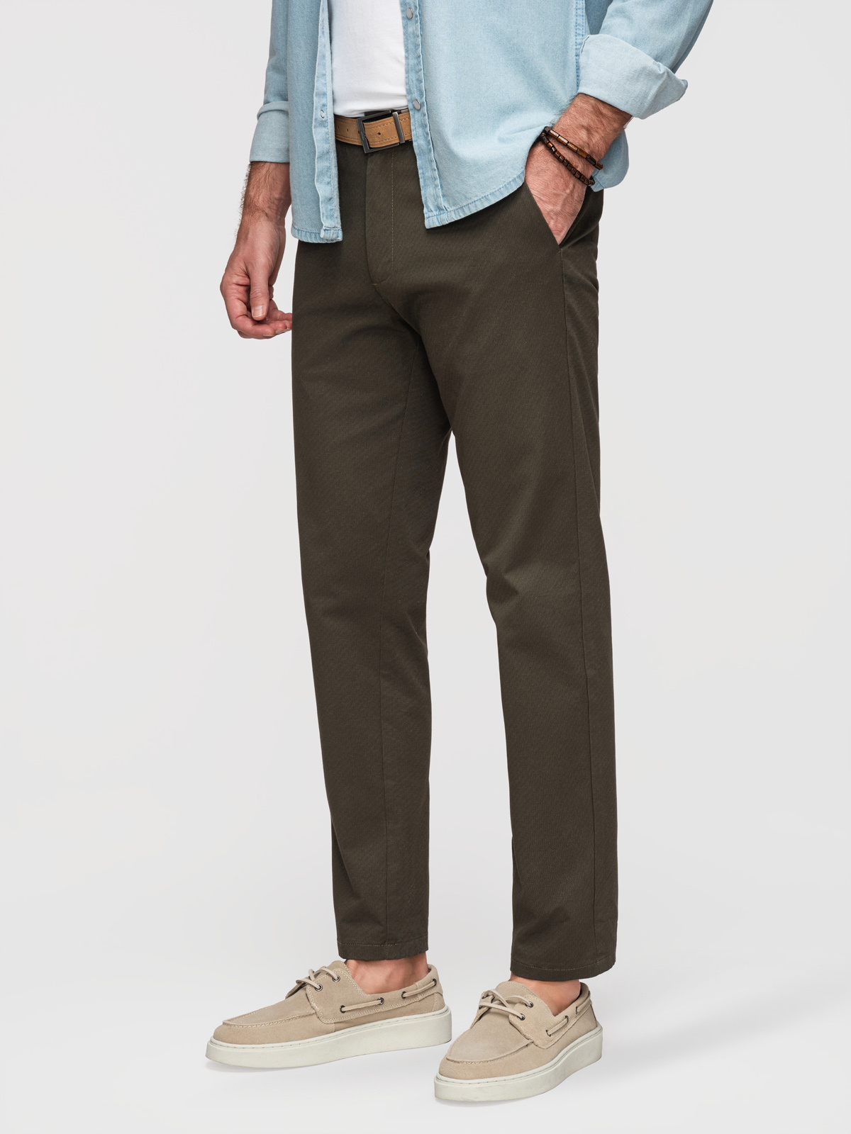 Spodnie męskie chino REGULAR FIT z delikatną strukturą – ciemnozielone V4