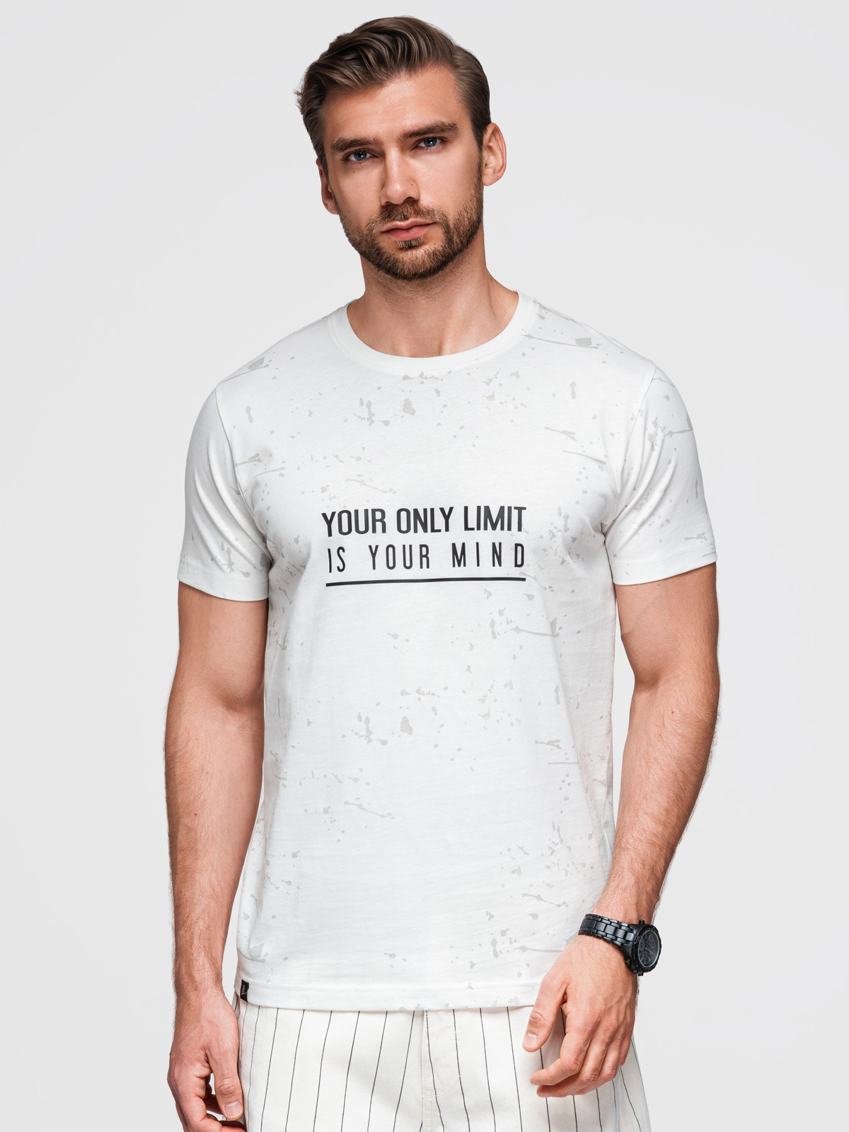 Męski t-shirt z nadrukiem i okrągłym dekoltem – biały V1 - Rozmiar: XL