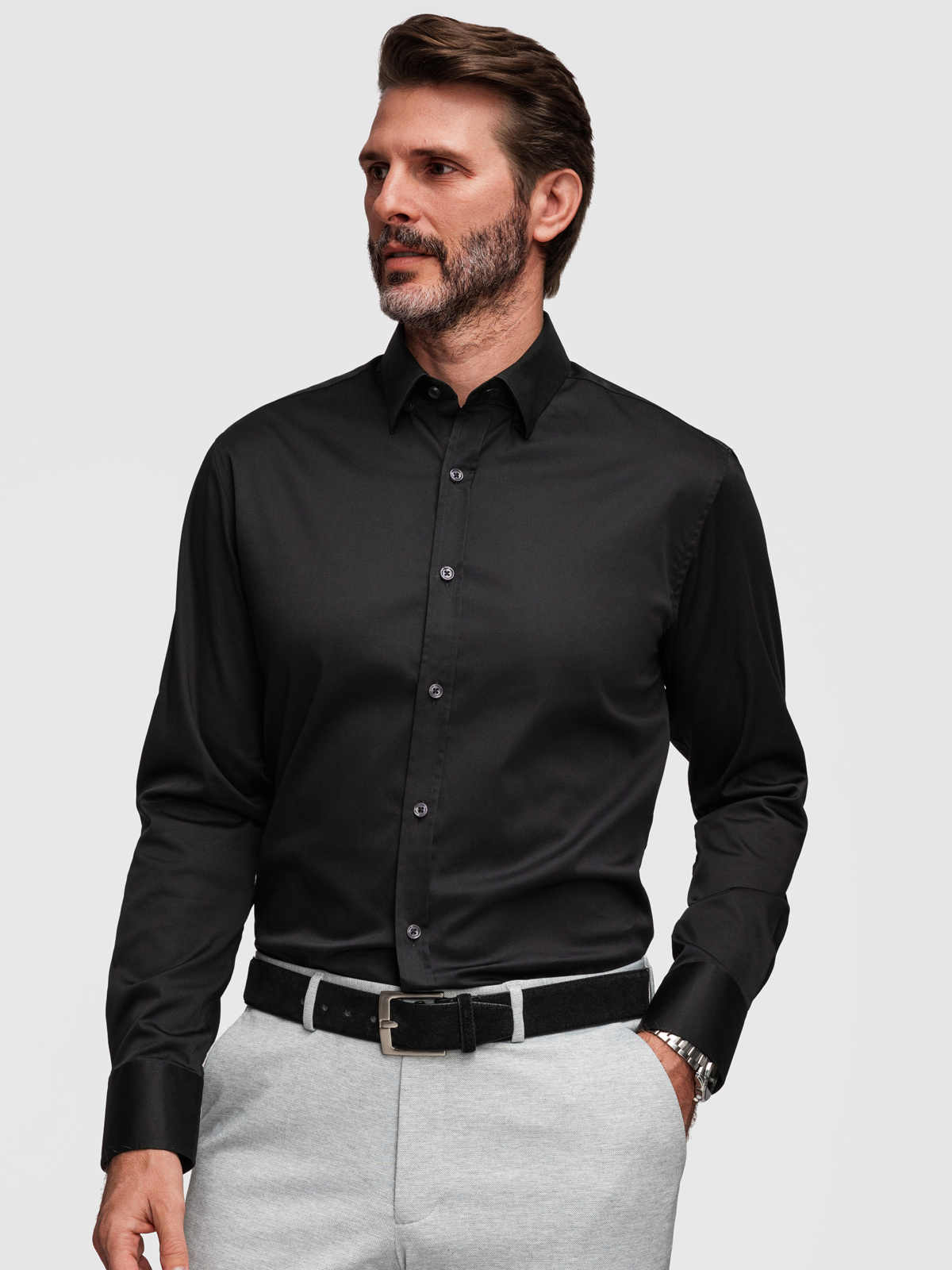 Klasyczna koszula męska SLIM FIT z satynowej tkaniny – czarna V4 - Rozmiar: M