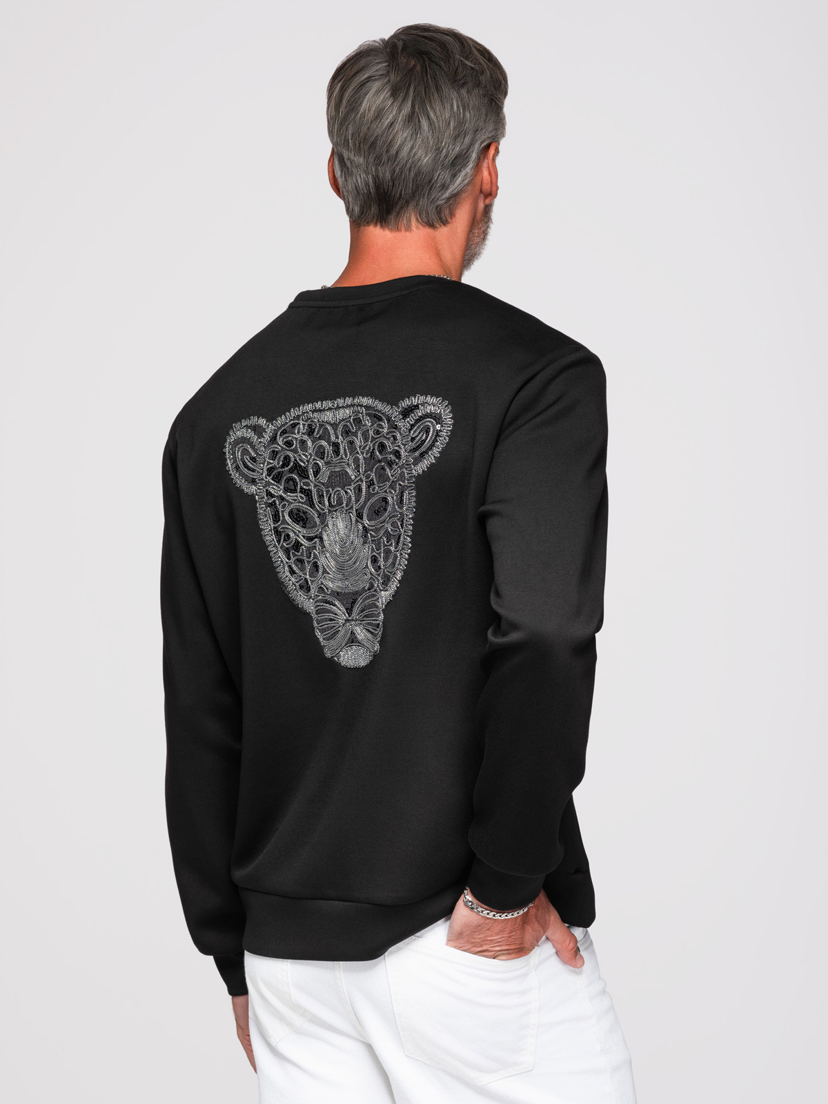 Bluza męska ze srebrno-czarną aplikacją pantery na plecach z okrągłym dekoltem - czarna V1 - Rozmiar: XL