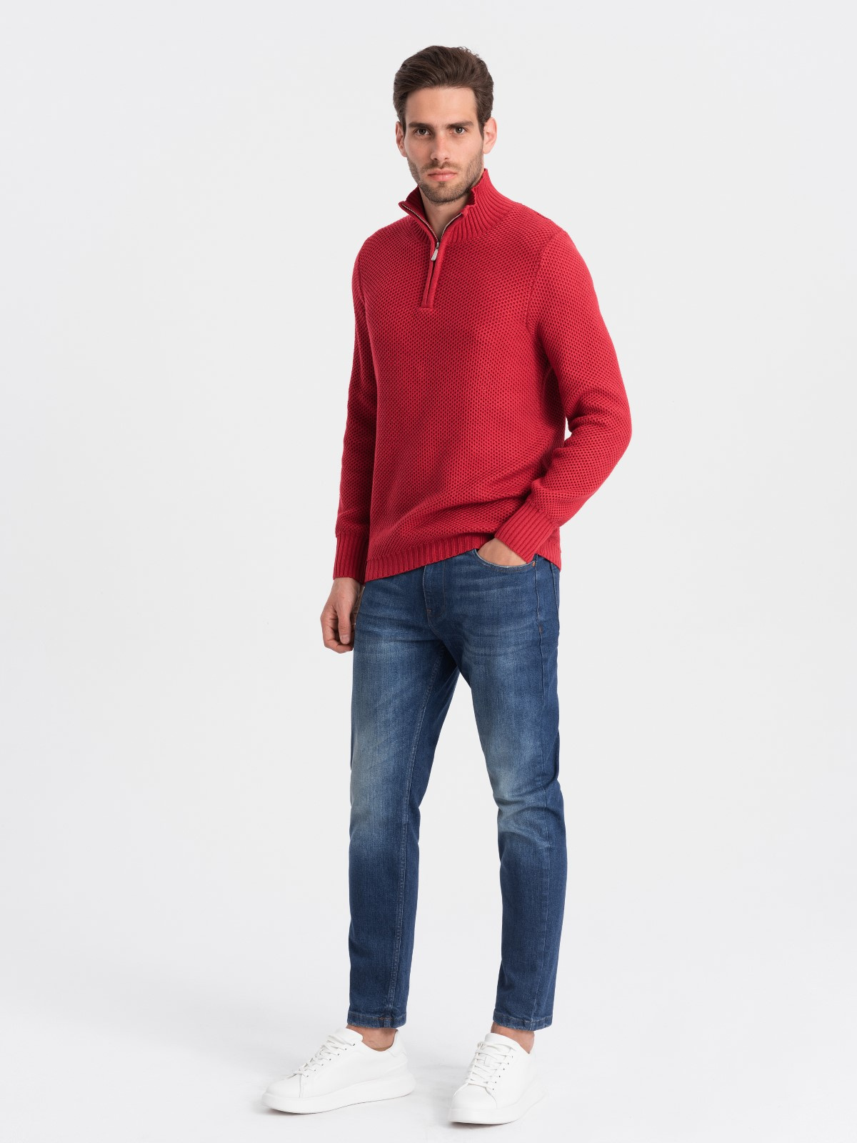 Męski dzianinowy sweter z rozpinaną stójką - czerwony V8
