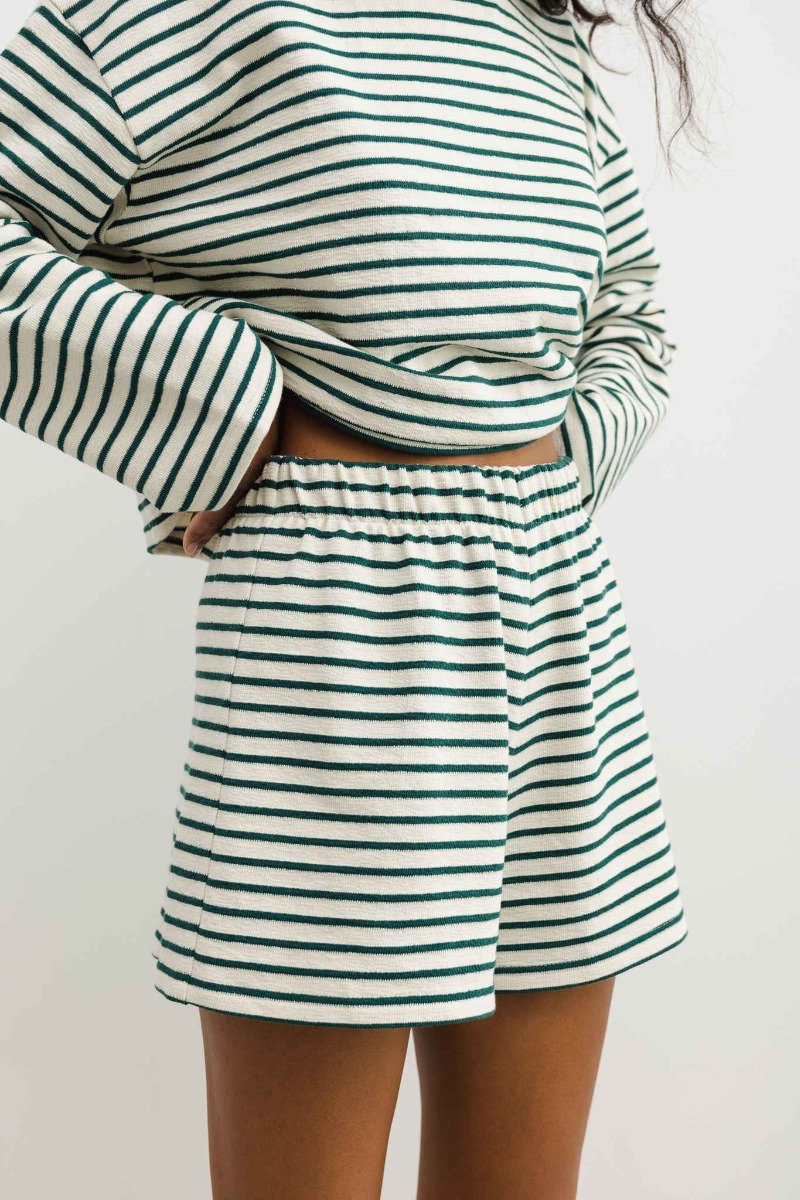 Szorty z bawełny strukturalnej w zielono beżowe paski - Marsala