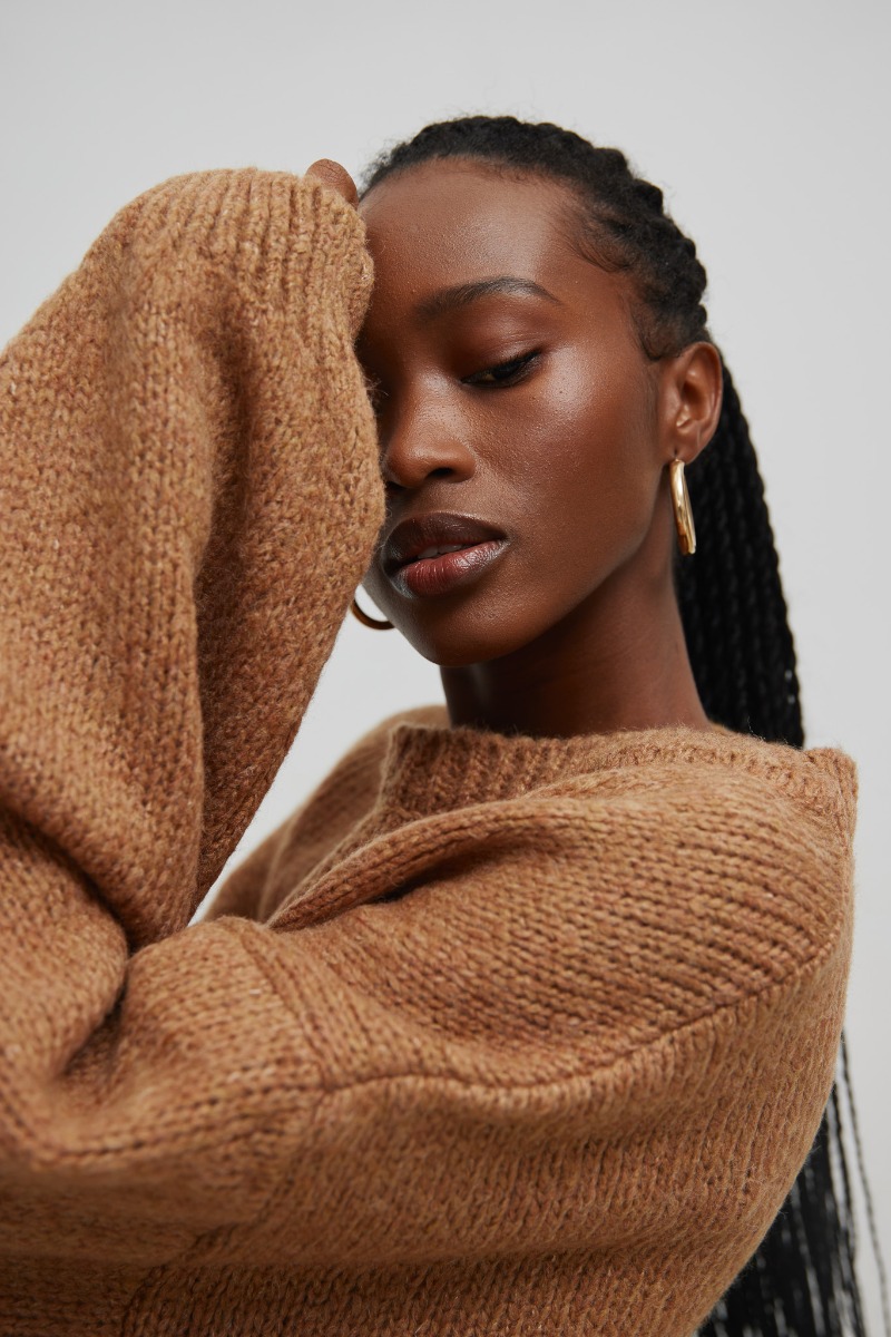 Sweter oversize z bufiastym rękawem CAMEL - Marsala