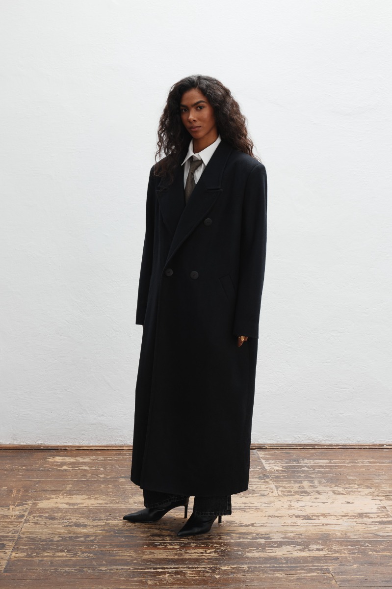 Wełniany trencz w kolorze TOTALLY BLACK - Marsala