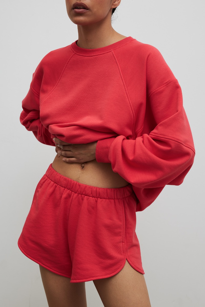 Szorty z dzianiny dresowej w kolorze HIBISCUS RED - Marsala