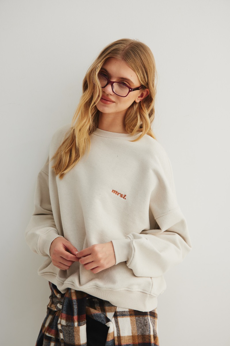 Bluza damska o kroju regular fit z HAFTEM w kolorze IVORY - Marsala