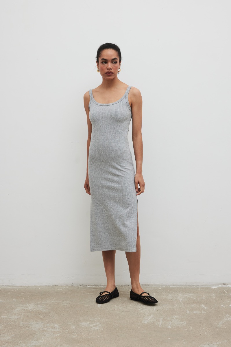 Sukienka na ramiączkach z prążkowanej dzianiny w kolorze GREY MELNAGE - Marsala