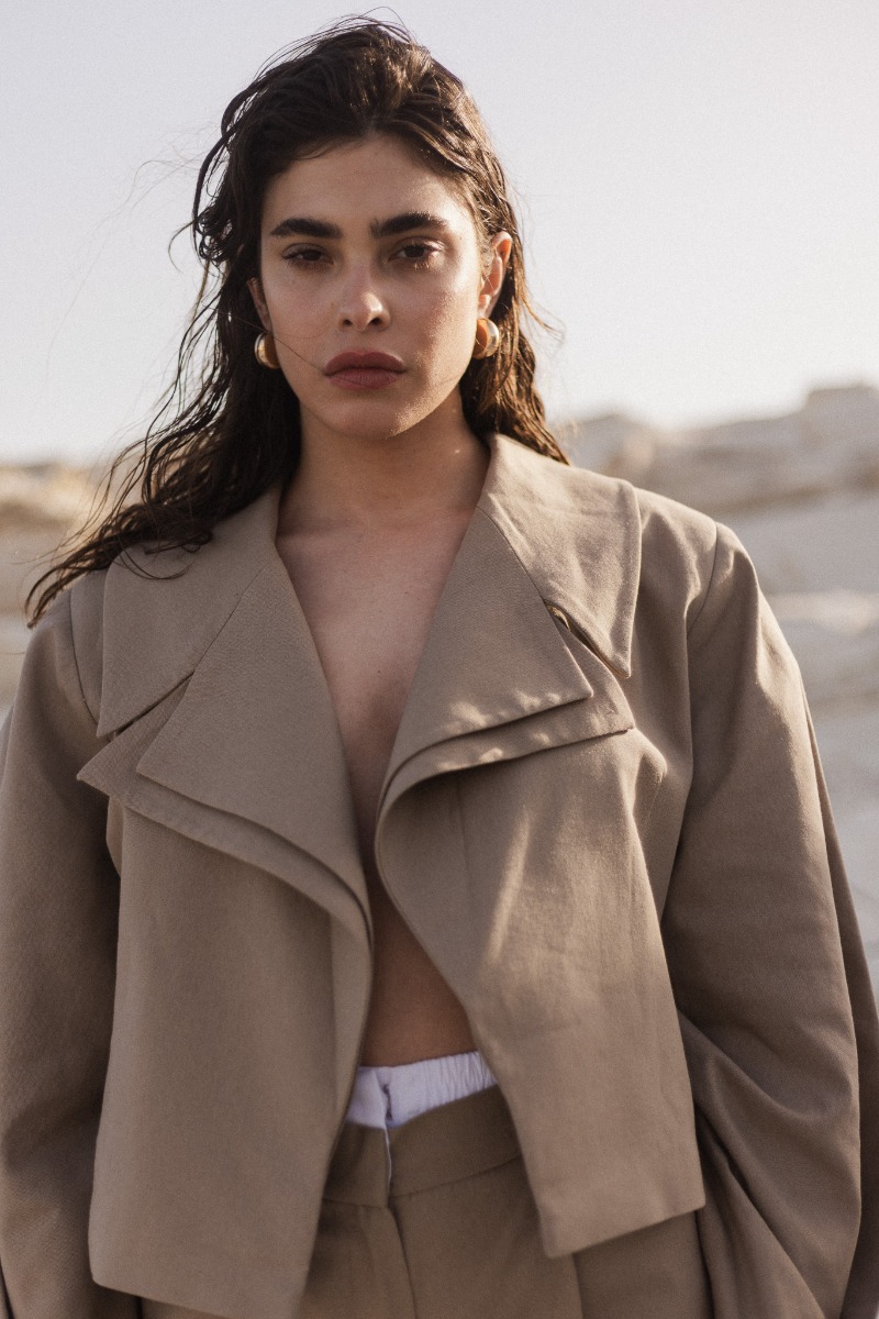 Krótka marynarka z lnem w kolorze TAUPE - Marsala