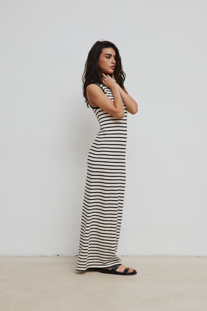 Długa sukienka z dzianiny w paski BLACK & BEIGE - Marsala