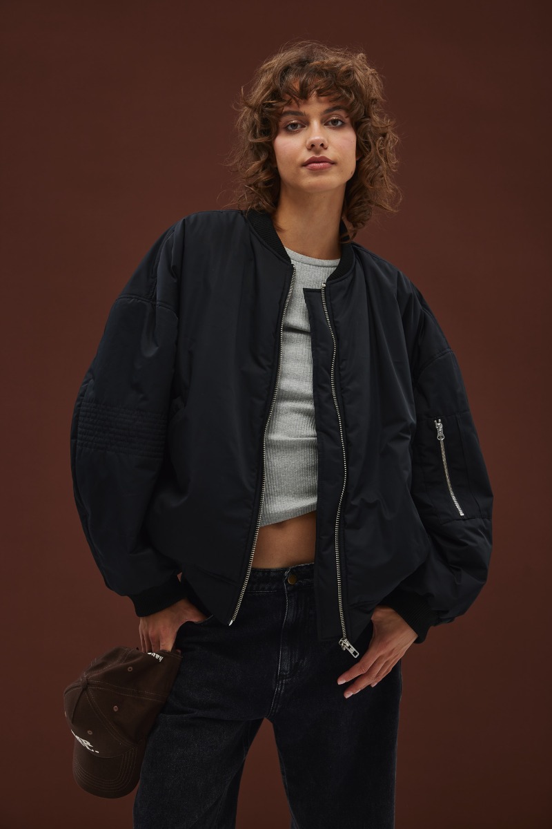 Kurtka bomberka z HAFTEM w kolorze TOTALLY BLACK - Marsala