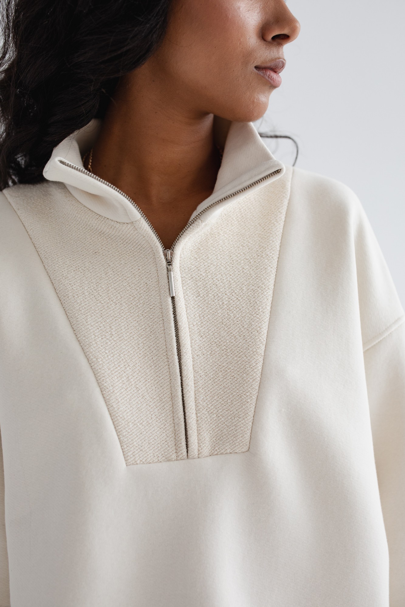 Bluza damska z zamkiem na dekolcie w kolorze LIGHT BEIGE - Marsala