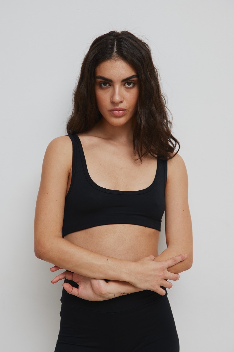 Gładki top na ramiączkach w wkolorze TOTALLY BLACK - Marsala