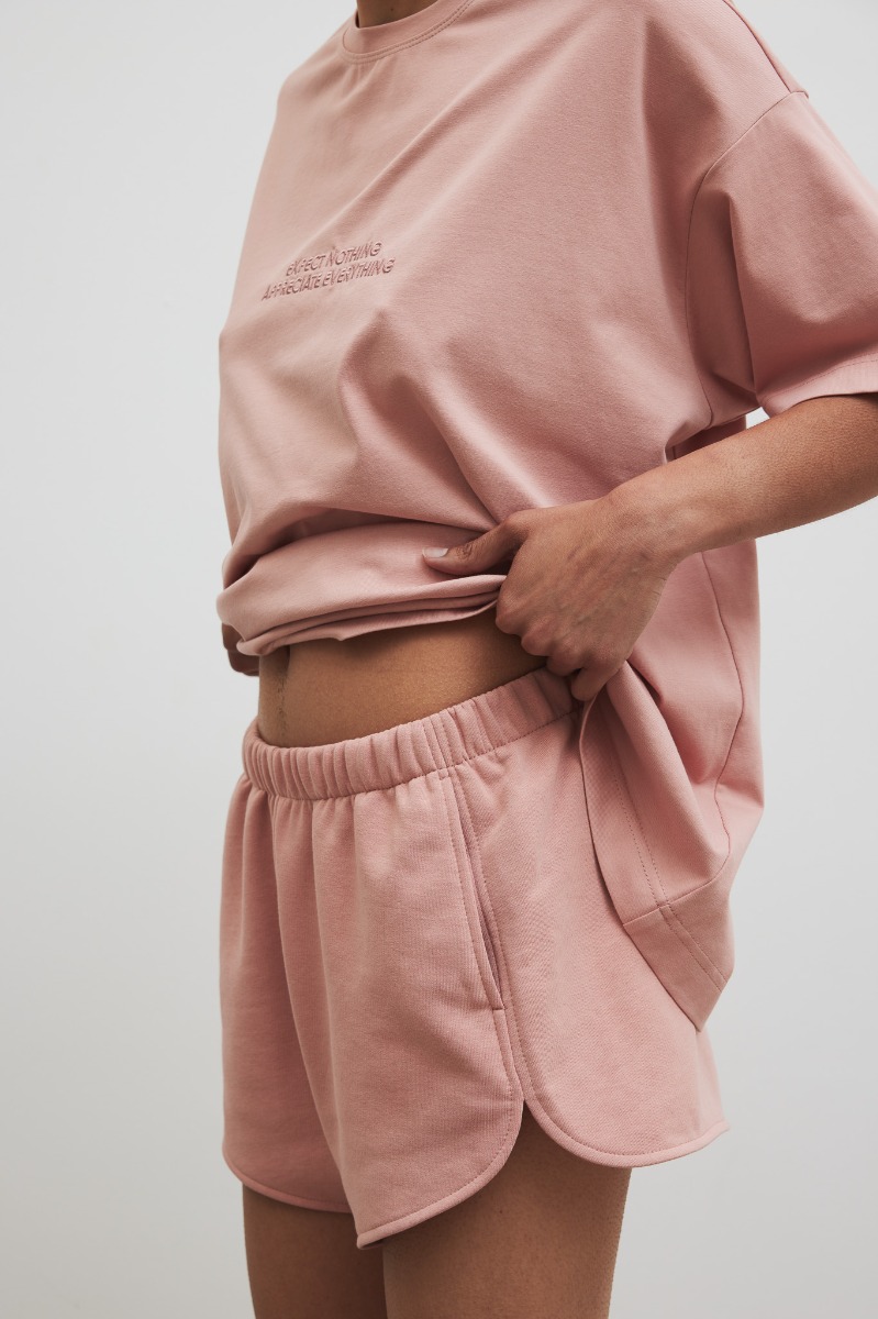 Szorty z dzianiny dresowej w kolorze COTTONE ROSE - Marsala