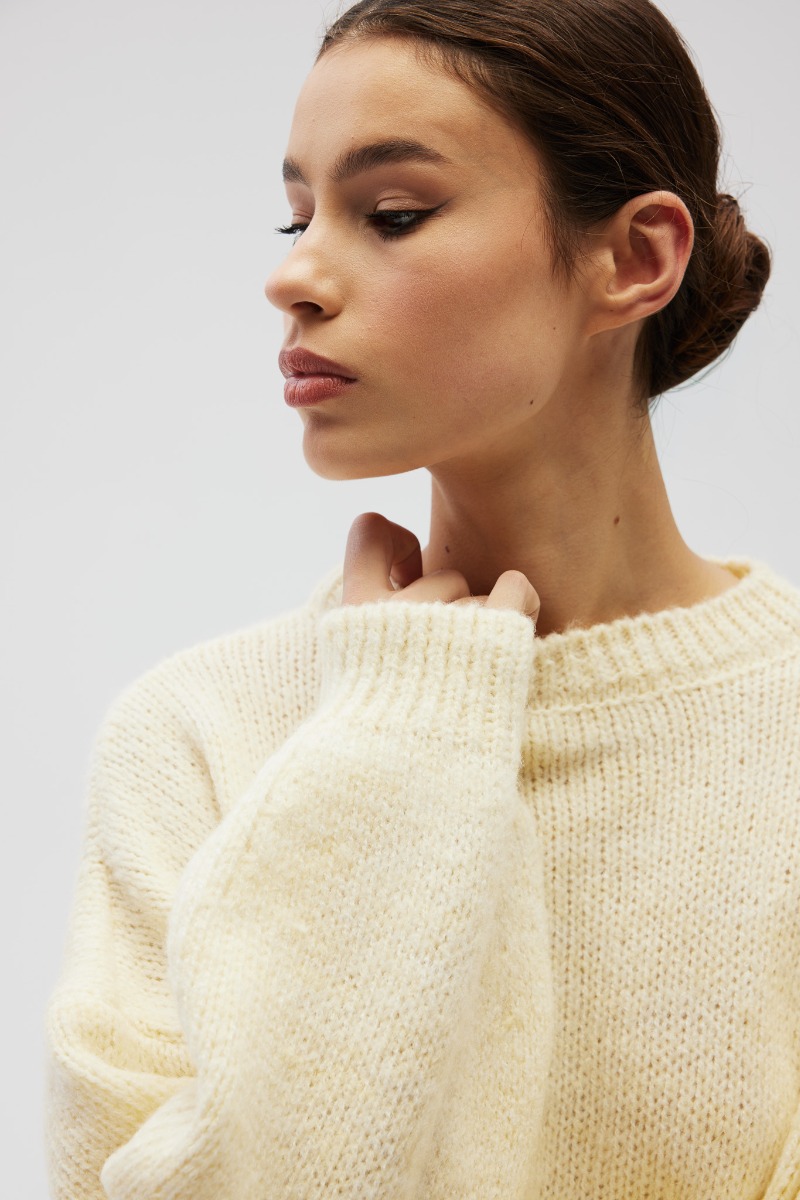 Sweter oversize z bufiastymi rękawami w kolorze BUTTER YELLOW - Marsala