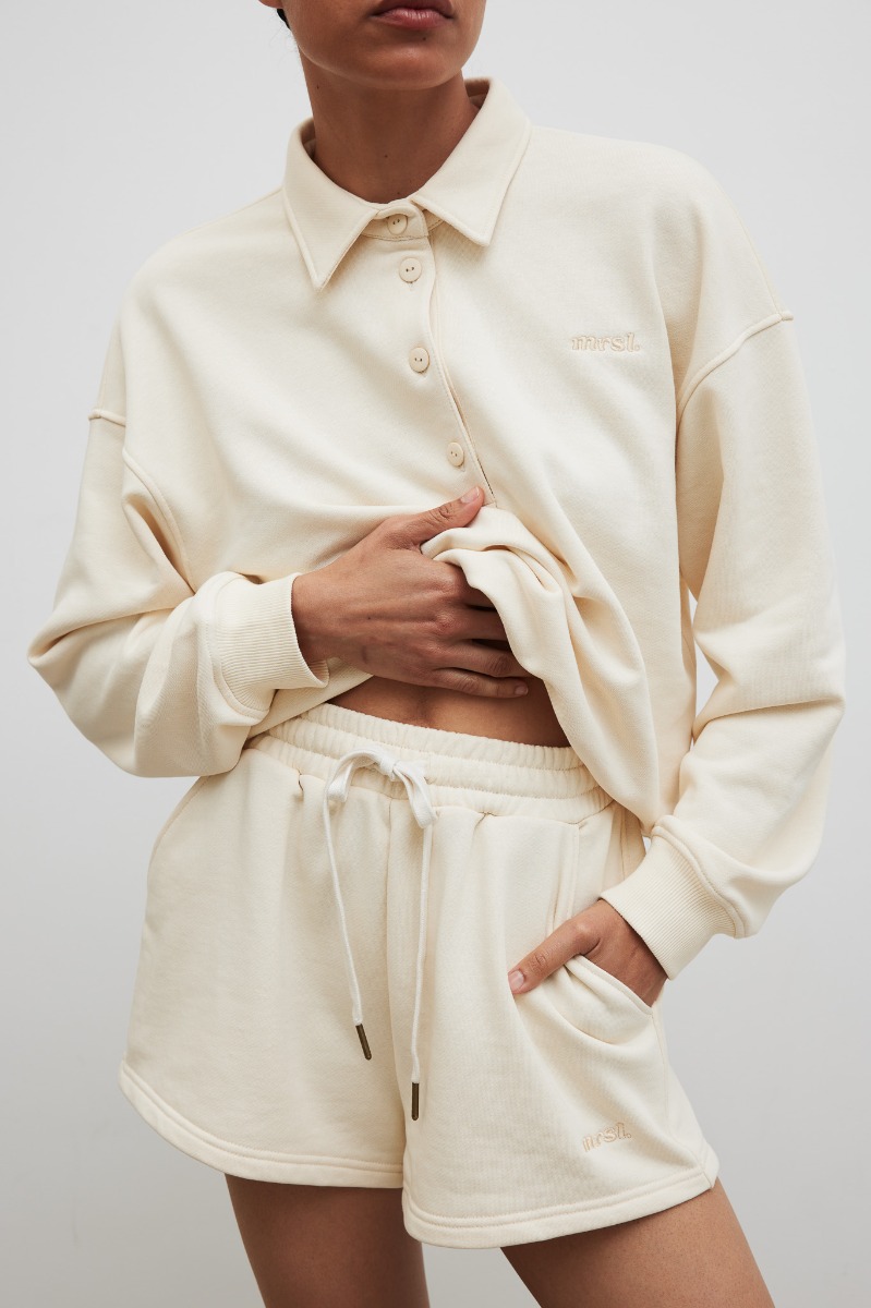 Szorty z dzianiny dresowej w kolorze BUTTER YELLOW - Marsala