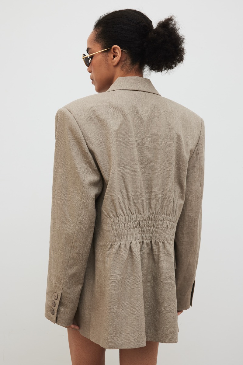 Marynarka z marszczeniem w kolorze CAPUCCINO - Marsala