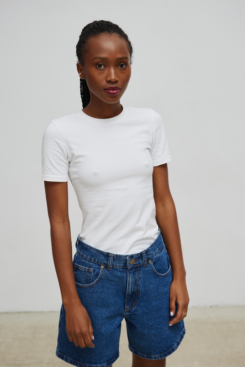 Dopasowany top z krótkim rękawem w kolorze CLASSIC WHITE - Marsala