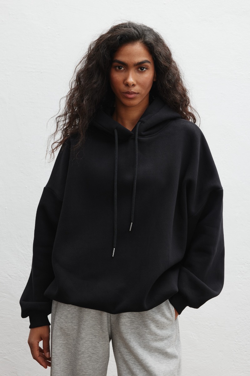 Bluza typu oversize z ociepleniem w kolorze TOTALLY BLACK - Marsala