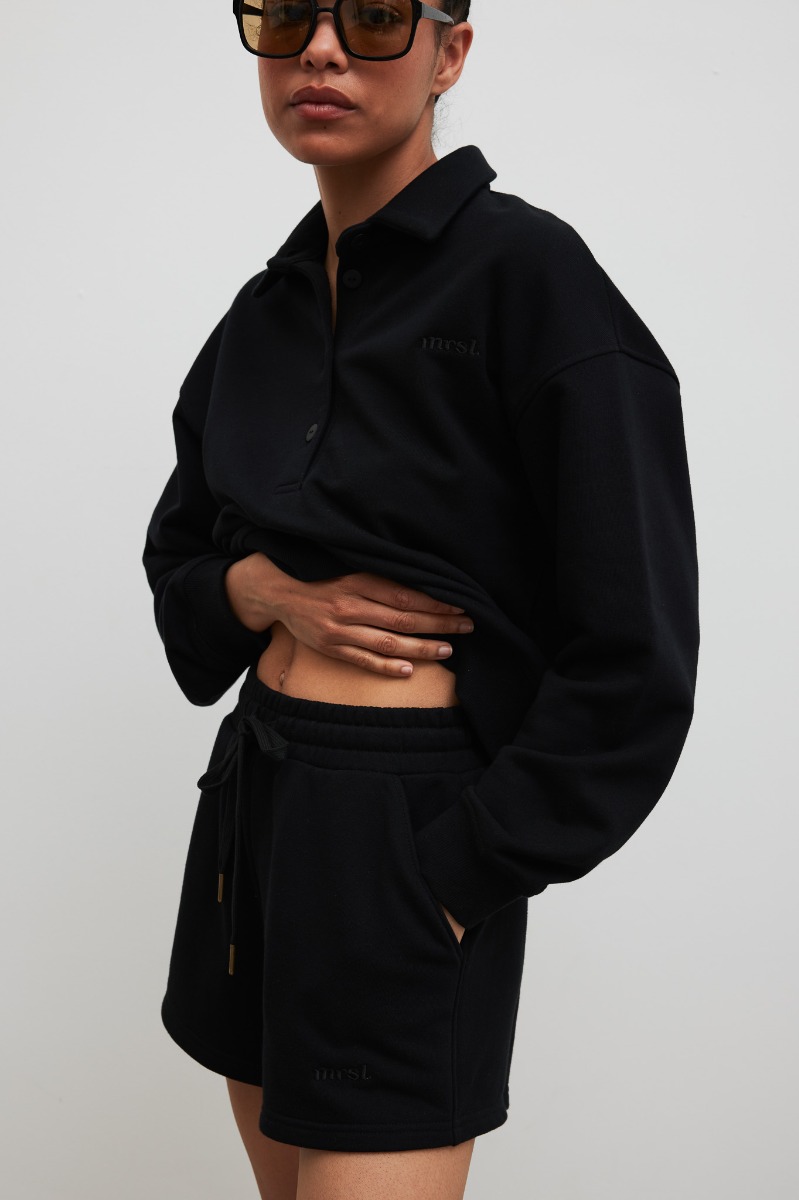 Szorty z dzianiny dresowej w kolorze TOTALLY BLACK - Marsala