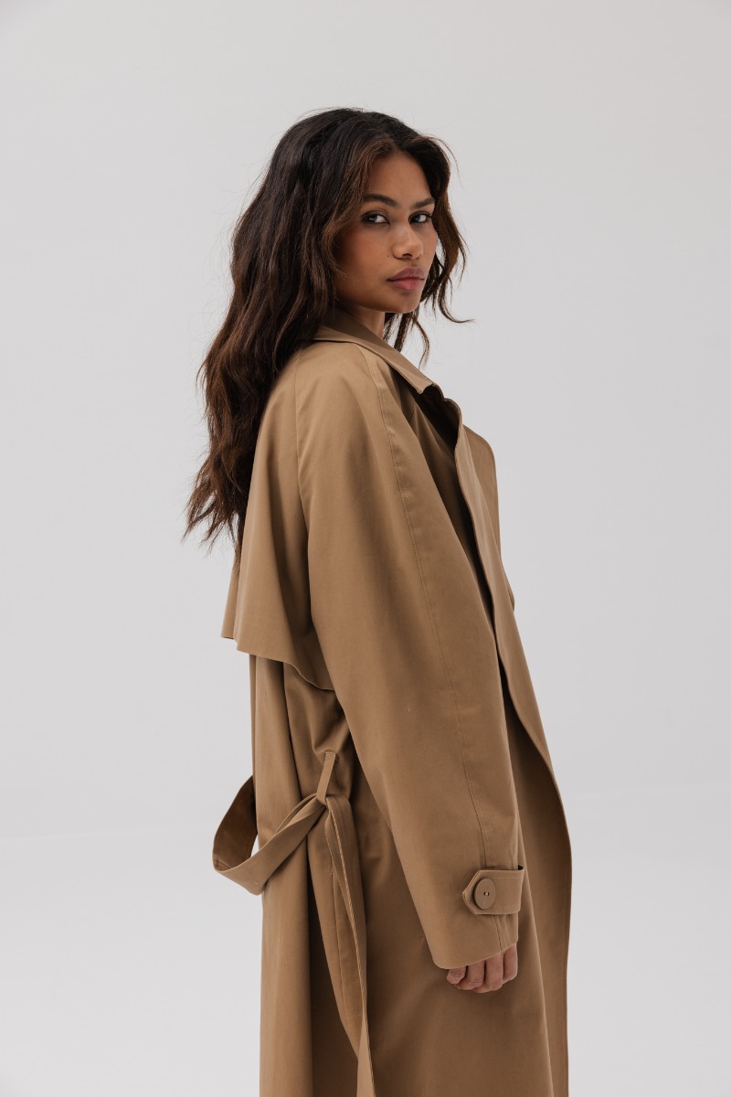 Klasyczny bawełniany trencz w kolorze CAMEL - Marsala