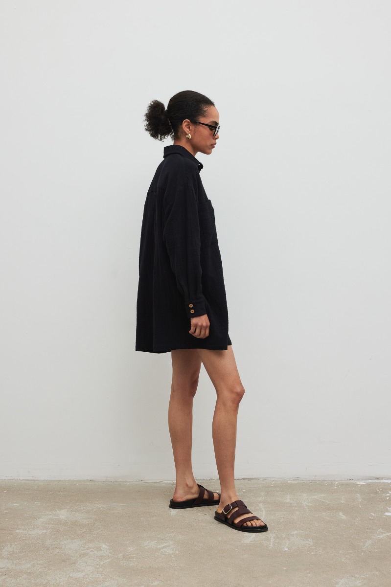 Bawełniana sukienka z kołnierzykiem w kolorze CZARNYM - Marsala