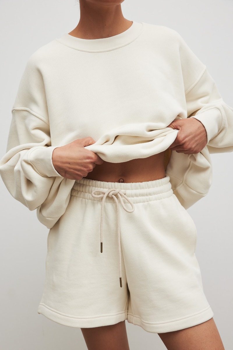 Krótkie spodenki ze sznurkiem w kolorze BRIGHT BEIGE - Marsala