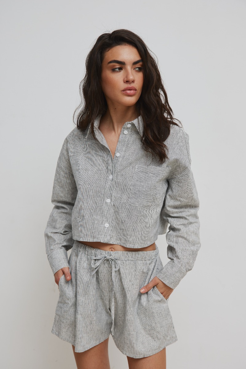 Krótka koszula z lnu i bawełny w paski CZARNO BIAŁE - Marsala