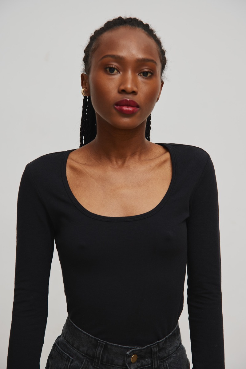 Dopasowany top z długim rękawem w kolorze TOTALLY BLACK - Marsala