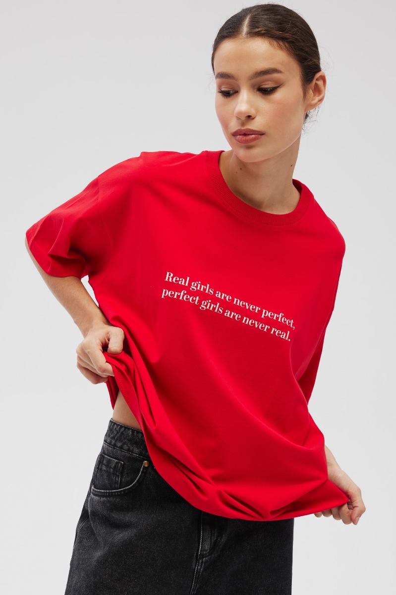 Tshirt typu oversize z nadrukiem w kolorze INTENSE RED - Marsala