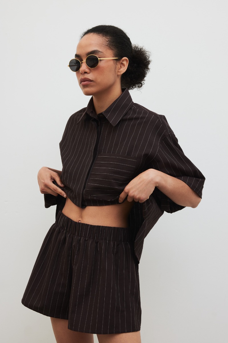 Szorty w paski w kolorze BROWN ESPRESSO - Marsala