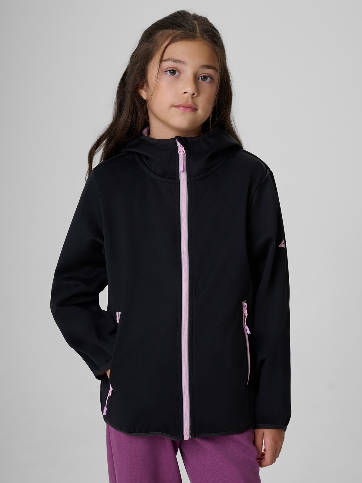 4F Kurtka softshell wiatroodporna membrana 5000 dziewczęca - czarna 122 (6-7 lat)