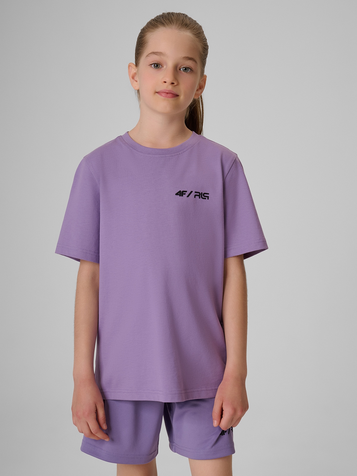 T-shirt regular z nadrukiem dziecięcy 4F JUNIOR x Robert Lewandowski - fioletowy 152 (11-12 lat)