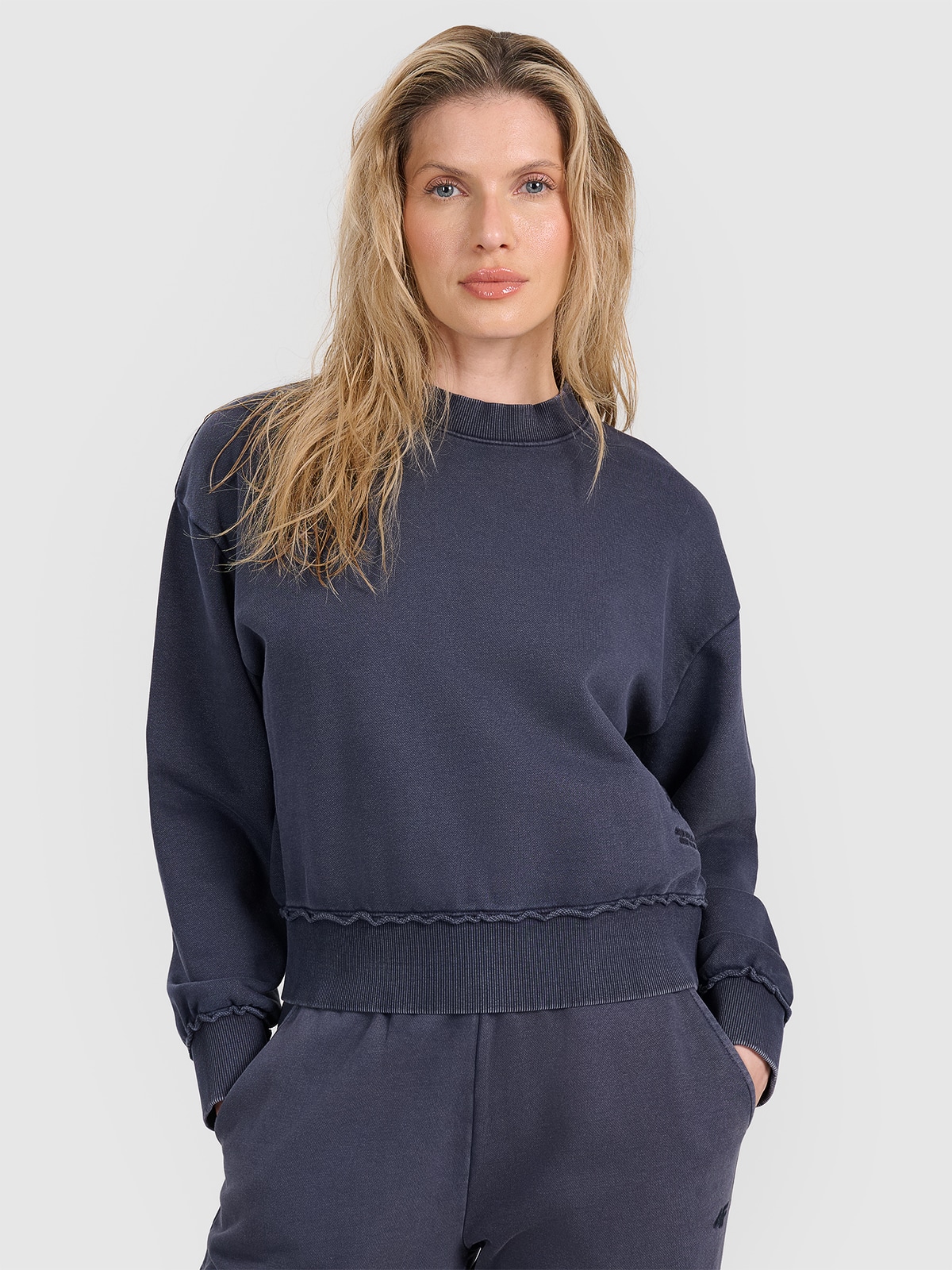 4F Bluza dresowa nierozpinana bez kaptura damska - granatowa XXL