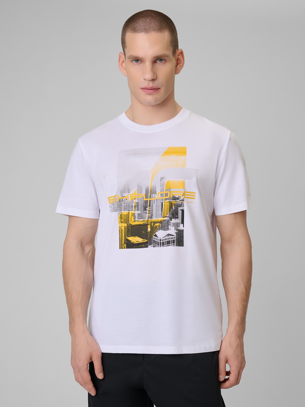 4F T-shirt regular z nadrukiem męski - biały S