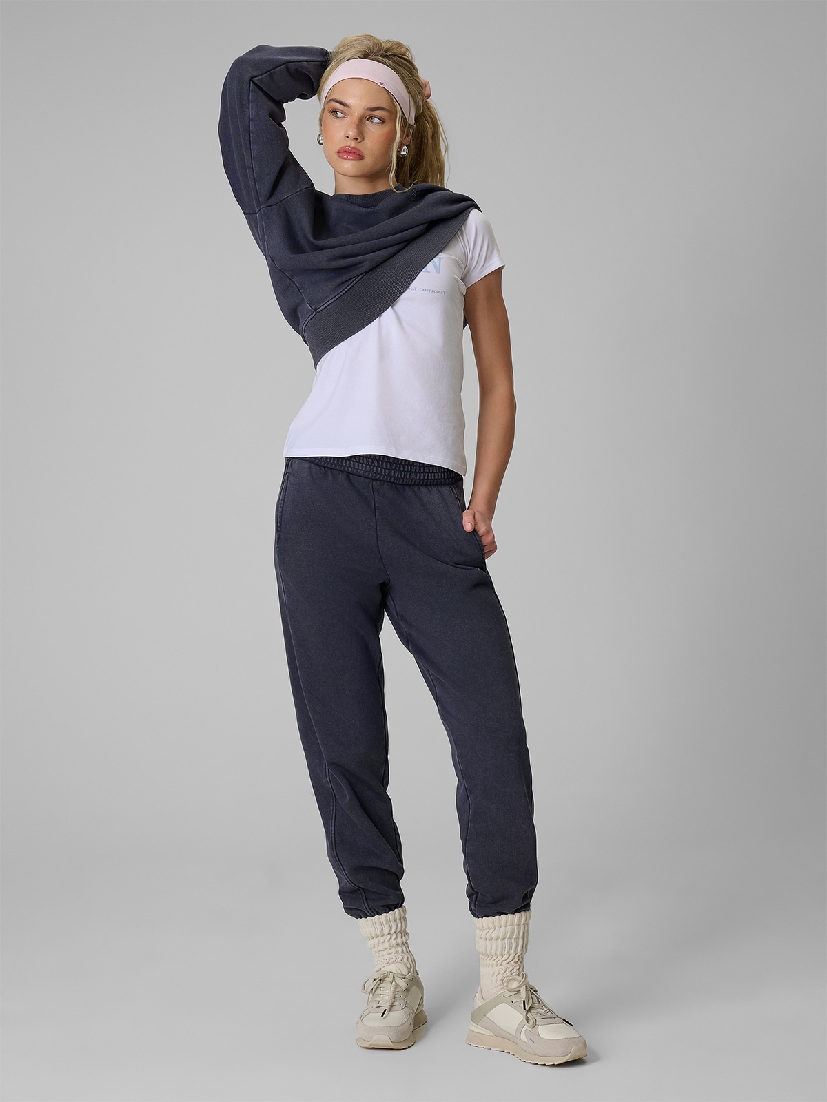 4F Spodnie dresowe joggery damskie - granatowe S