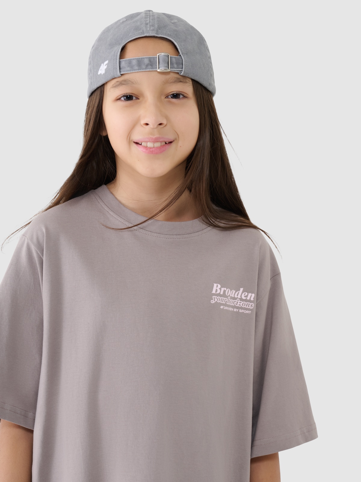 T-shirt oversize z nadrukiem dziewczęcy - beżowy 122 (6-7 lat)
