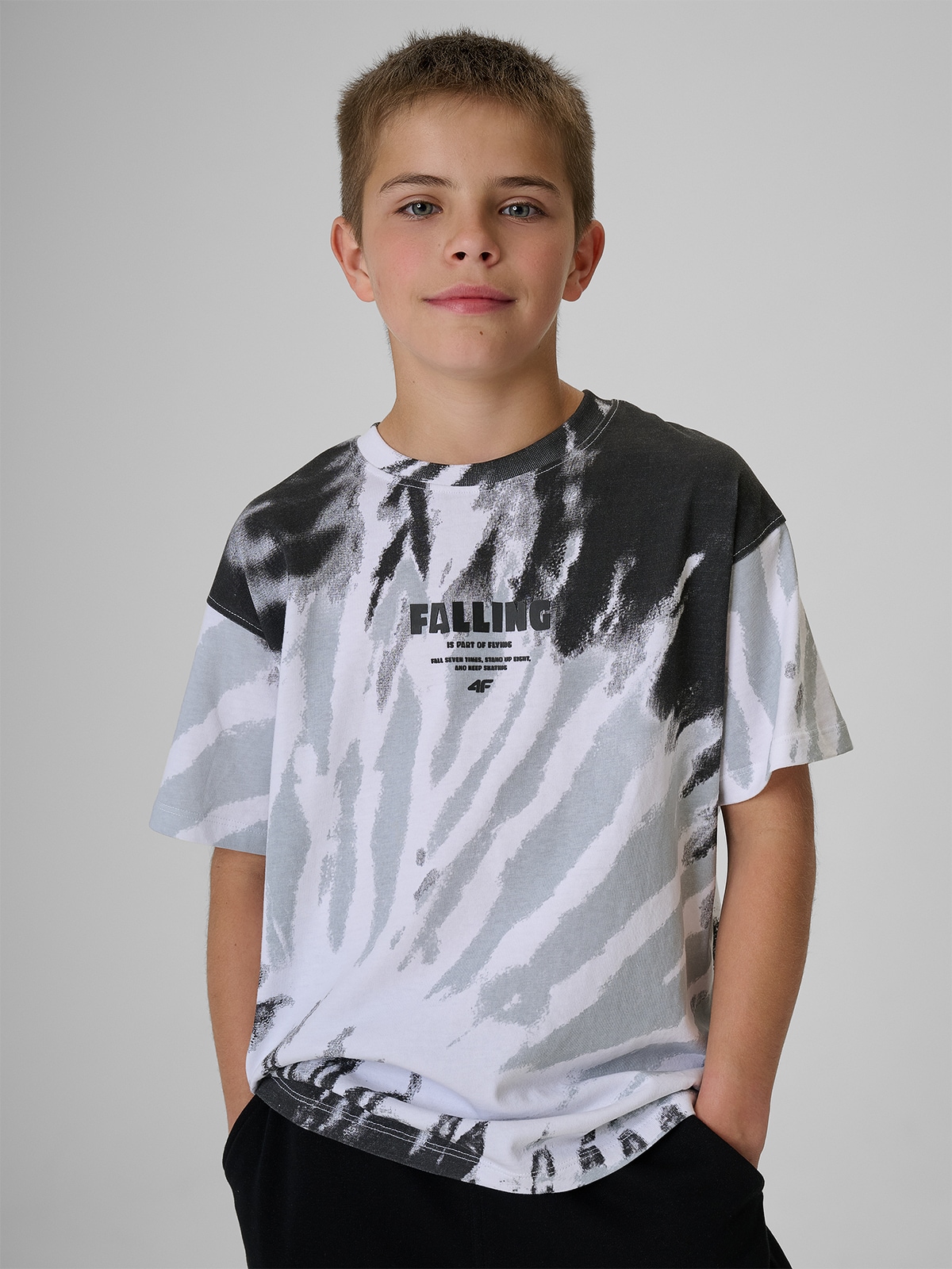 4F T-shirt loose z nadrukiem chłopięcy - szary 122/128 (6-8 lat)