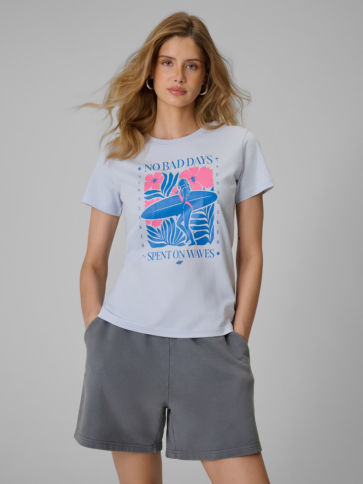4F T-shirt regular z nadrukiem damski - niebieski L