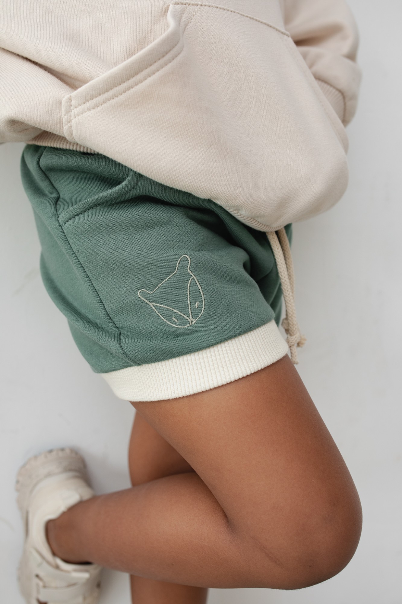 MINI spodenki z beżowym obszyciem w kolorze NORTH ATLANTIC - BOBBY-128 - Marsala