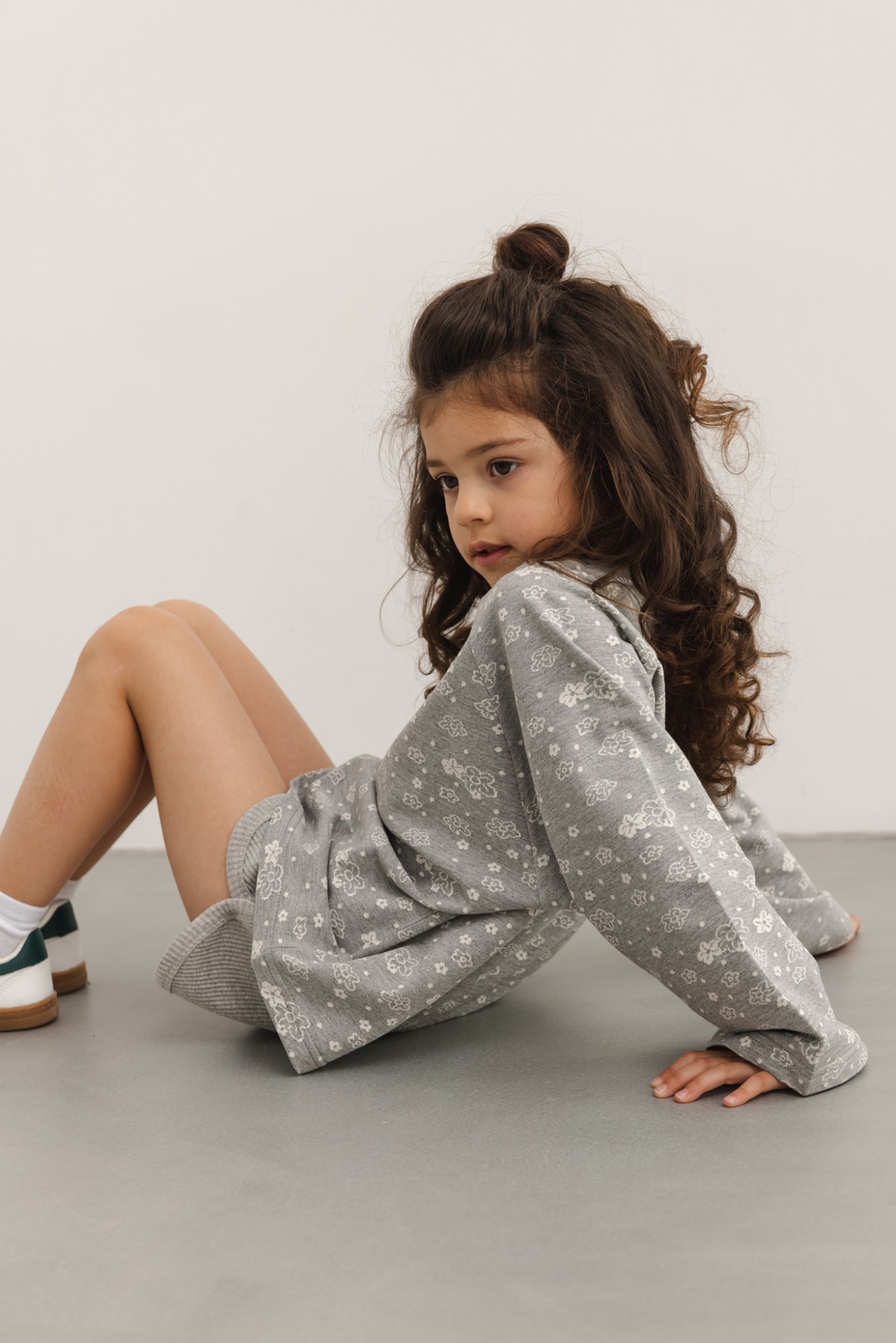 MINI bluza typu oversize z printem w kwiaty w kolorze GREY PRINT - POPPY-128 - Marsala