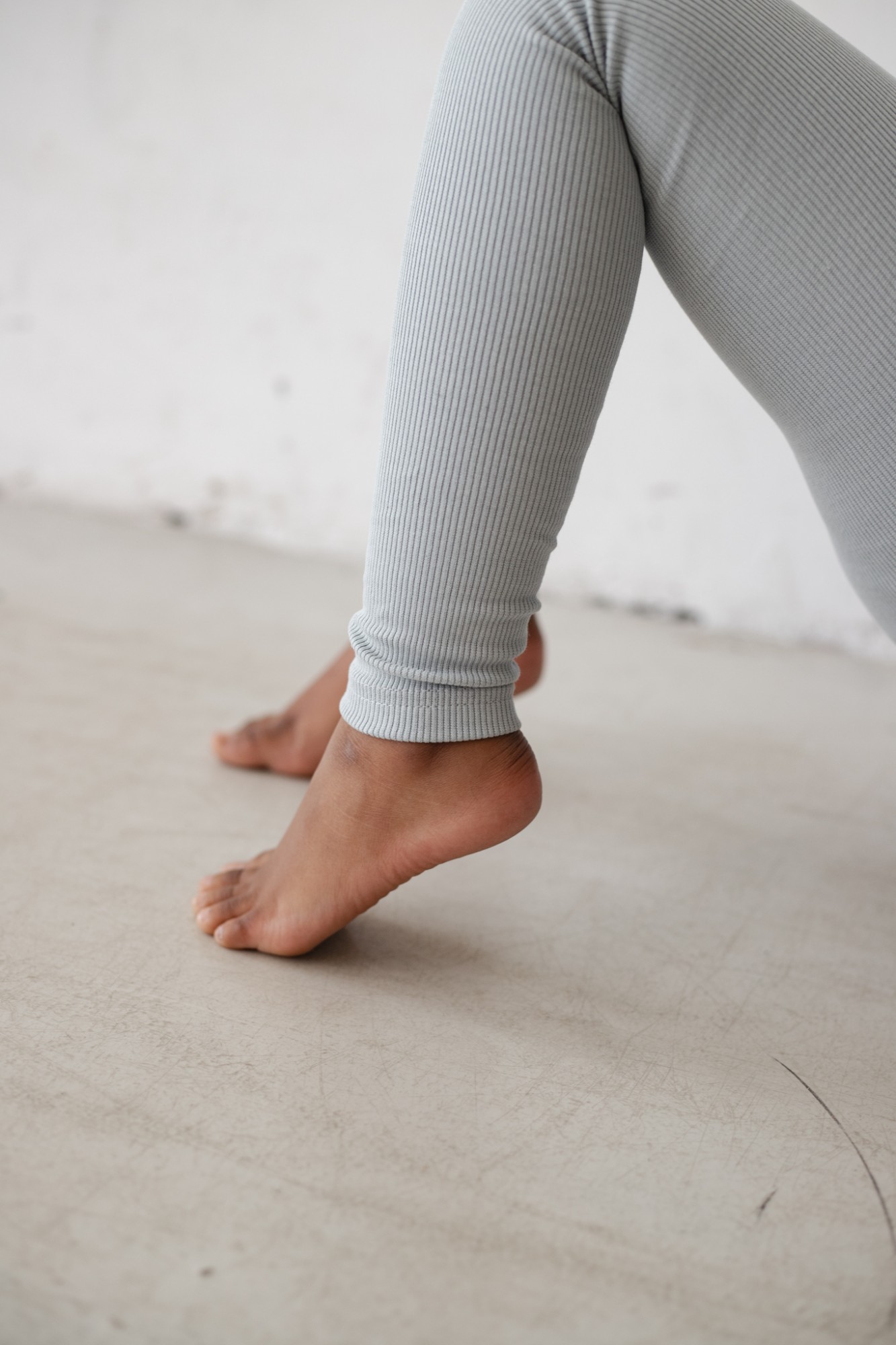 MINI legginsy z prążkowanej dzianiny w kolorze POWDER BLUE - HIPS-116 - Marsala