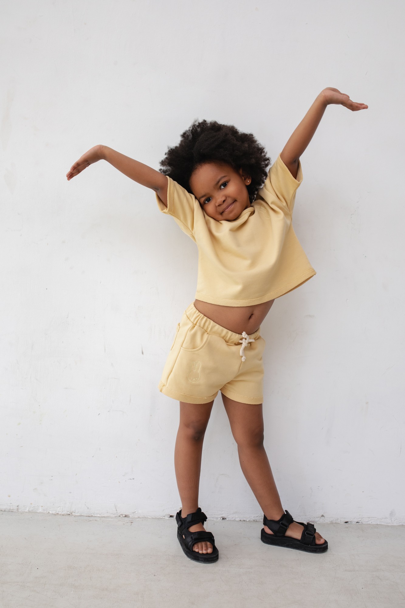 MINI spodenki z dzianiny dresowej w kolorze TRANSPARENT YELLOW - BUNCHES-128 - Marsala