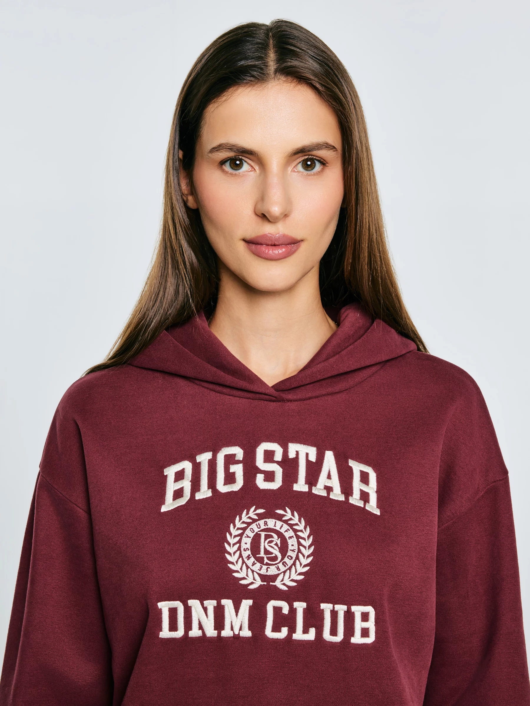 Bluza damska z kapturem z haftem bordowa Merta 604