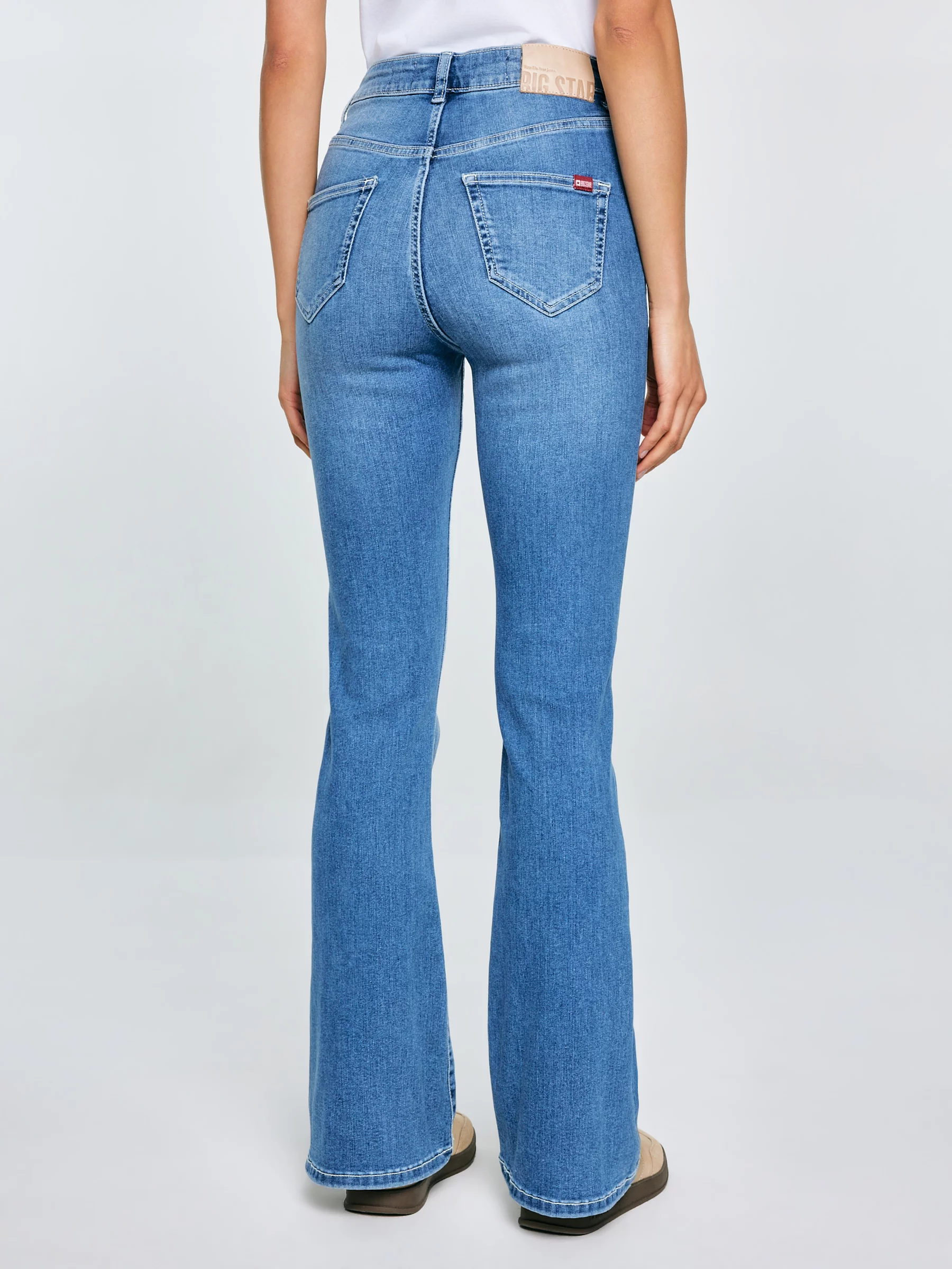 Jeansy damskie z rozszerzaną nogawką niebieskie Clara Flare 135