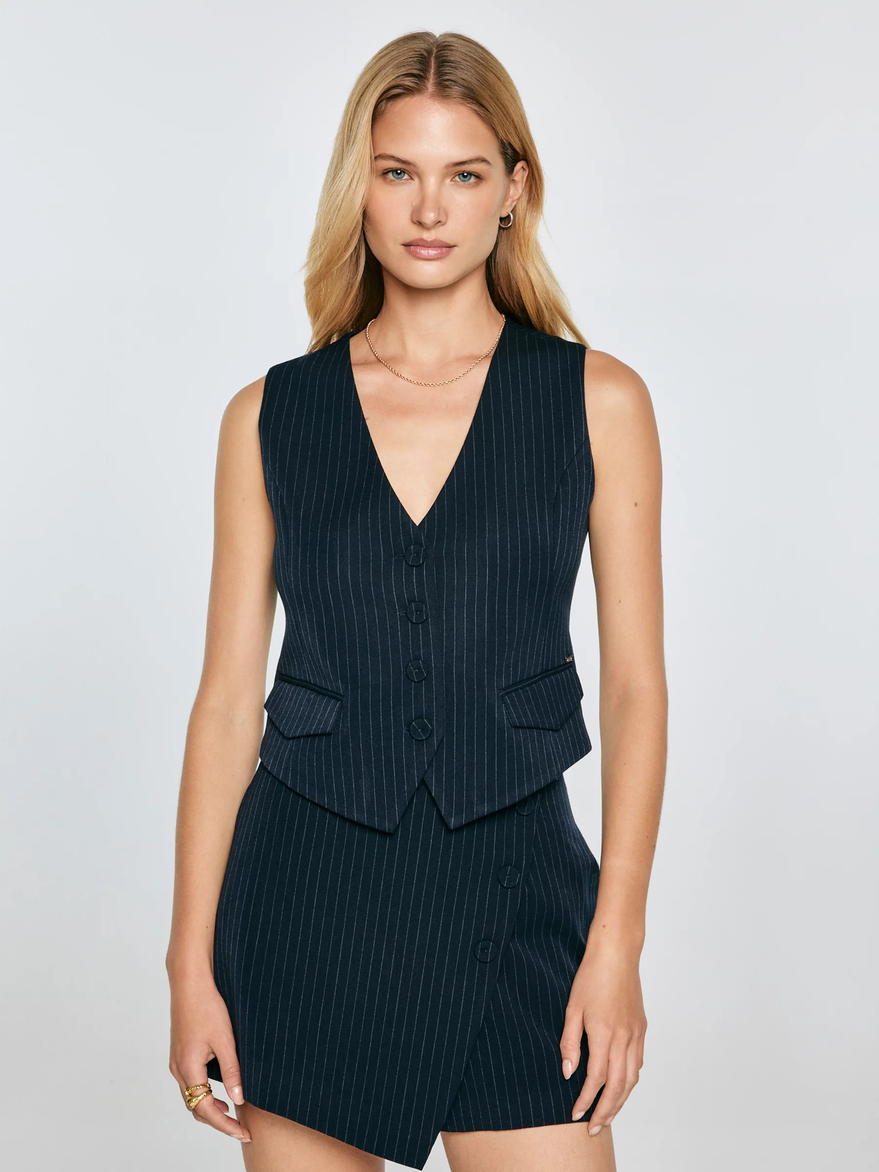 Kamizelka damska garniturowa w prążek granatowa Elvia 403