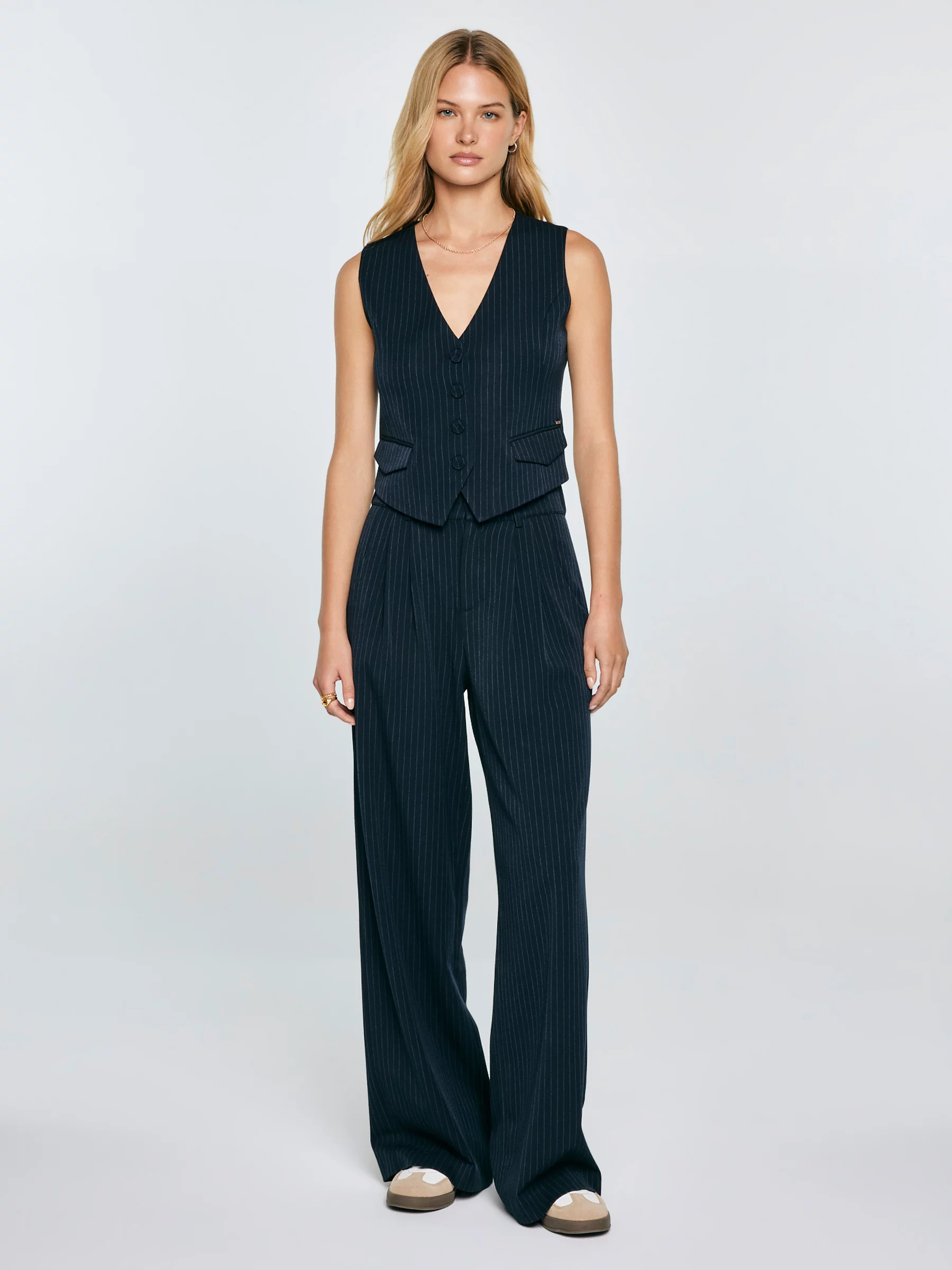 Kamizelka damska garniturowa w prążek granatowa Elvia 403