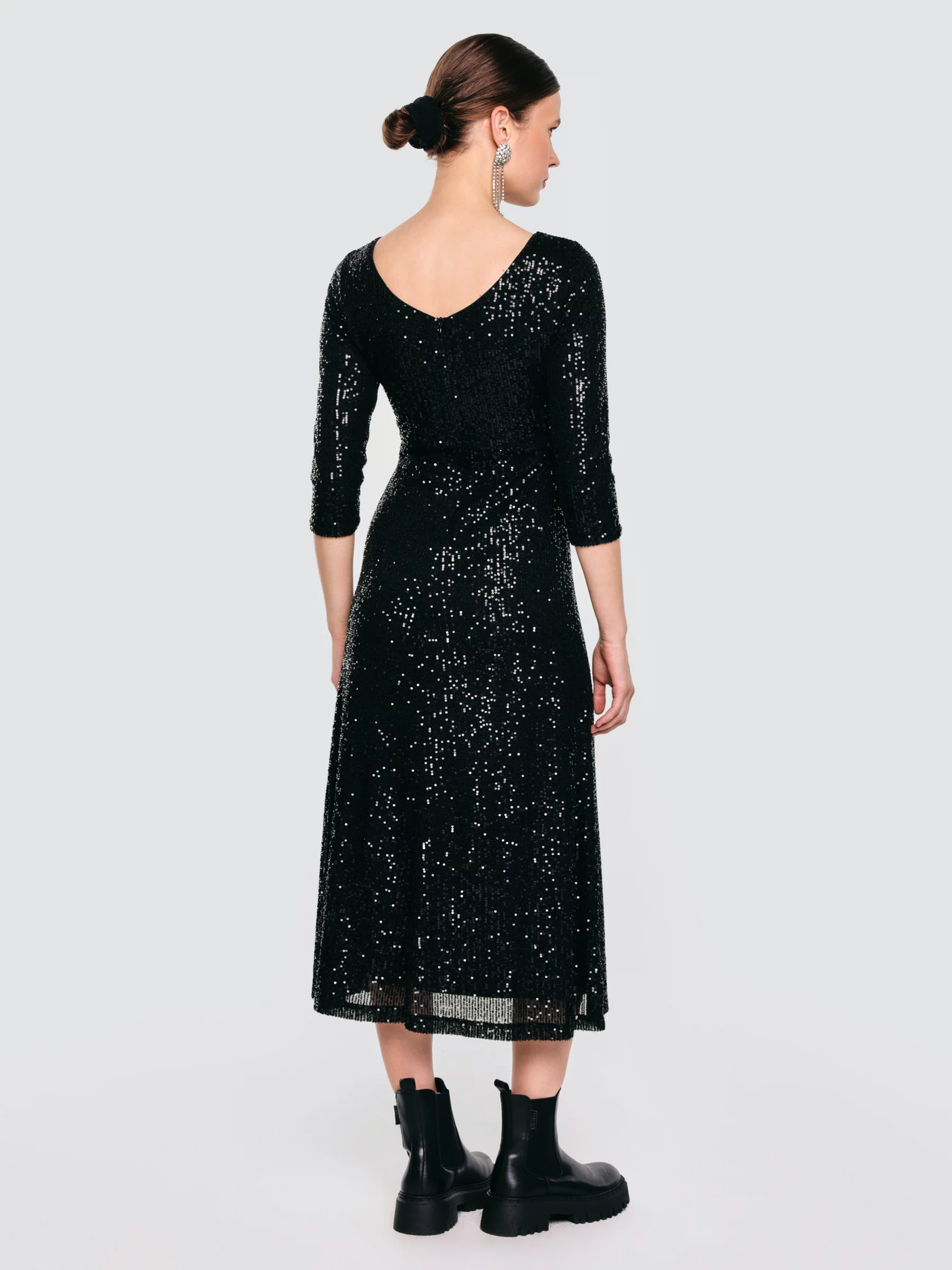 Sukienka damska midi cekinowa z rękawem 3/4 czarna Alex 906