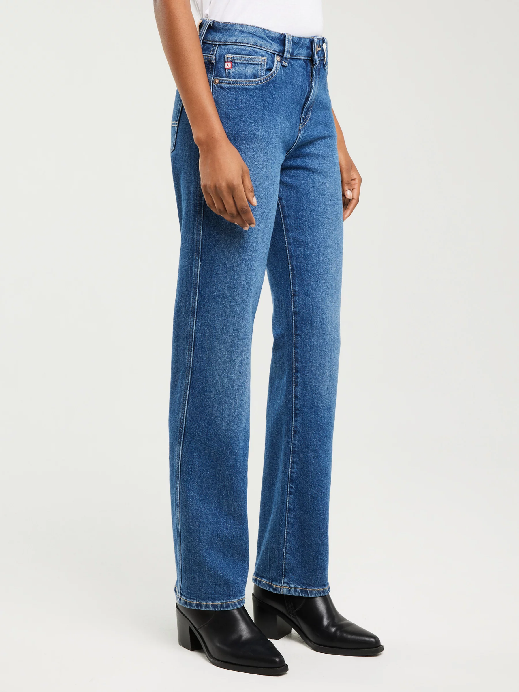 Jeansy damskie z prostą nogawką niebieskie Myrra 313