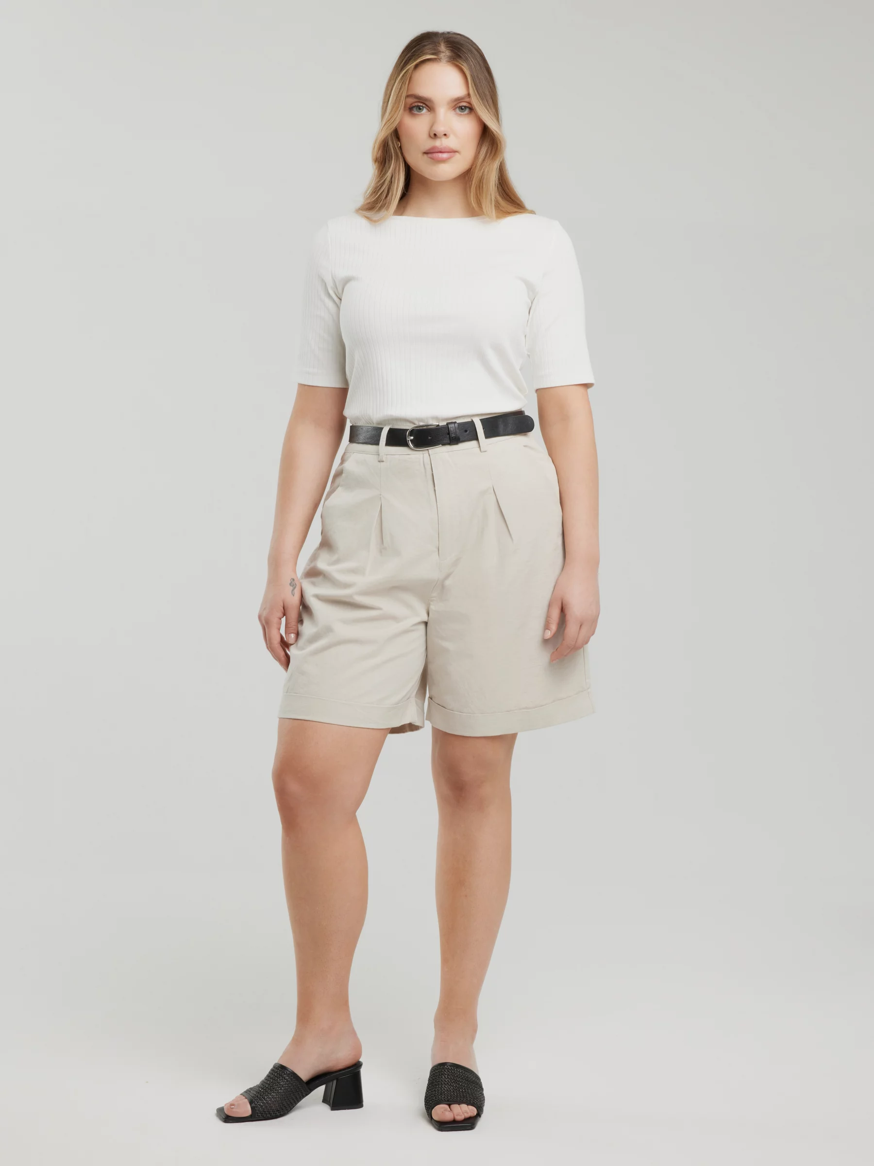 Szorty damskie luźne z dodatkiem lnu beżowe Maryliani 800