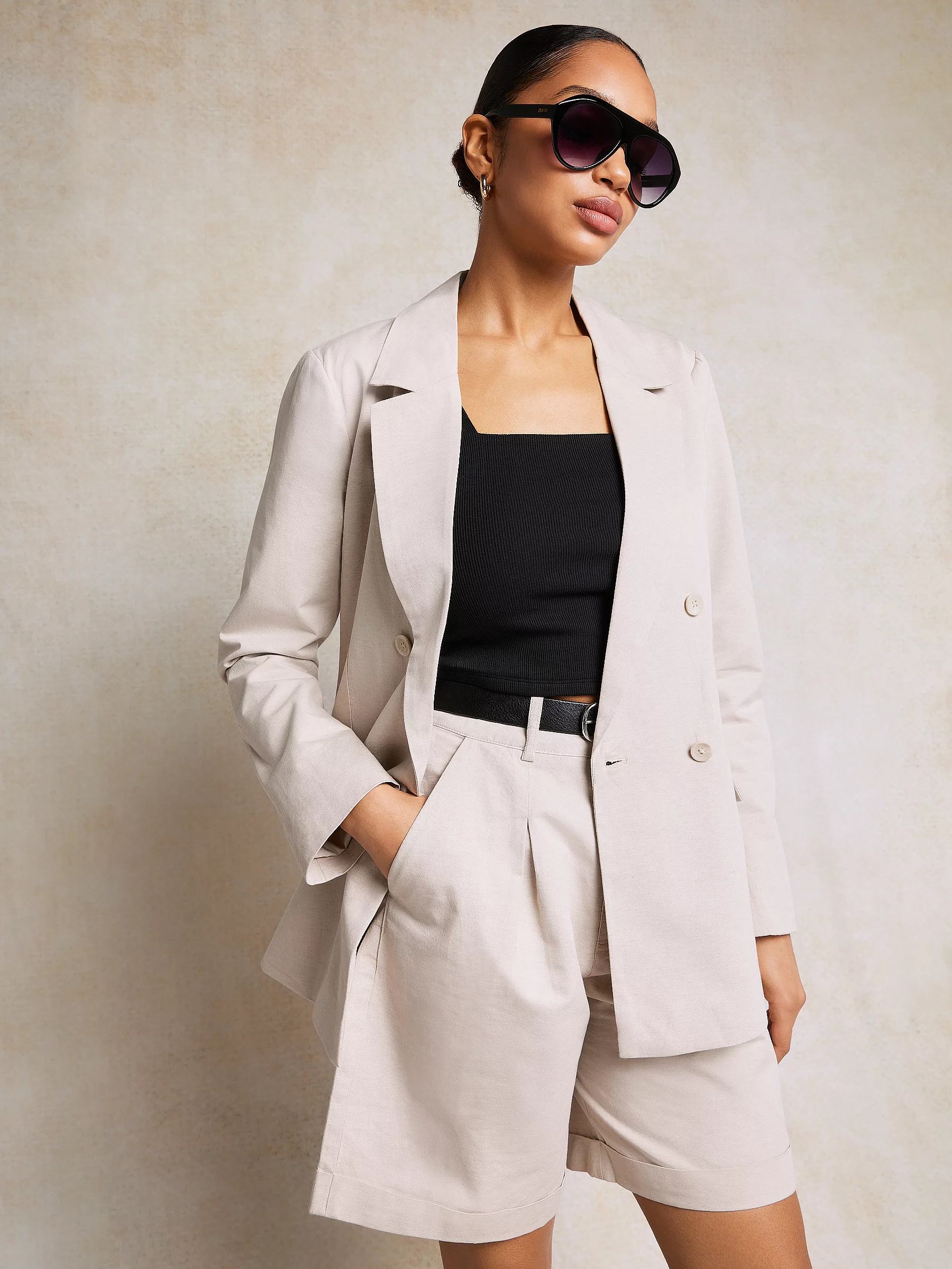 Szorty damskie luźne z dodatkiem lnu beżowe Maryliani 800